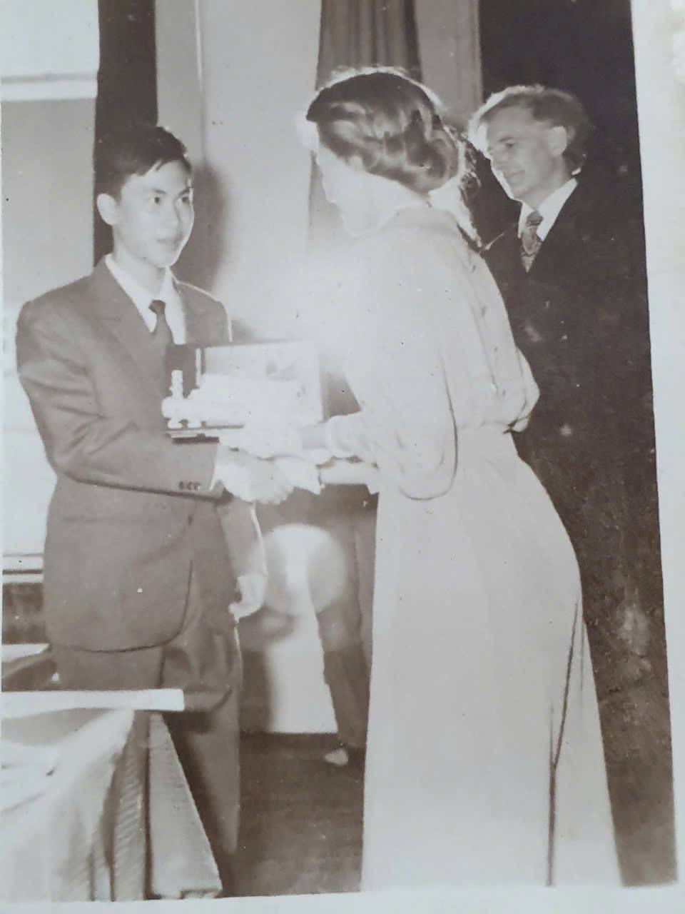 Huyền thoại Toán học Việt Nam - TS Lê Bá Khánh Trình: 