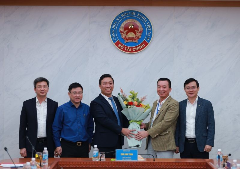 Bộ Tài chính trao quyết định bổ nhiệm Vụ trưởng Vụ Giám sát và Thẩm định đầu tư