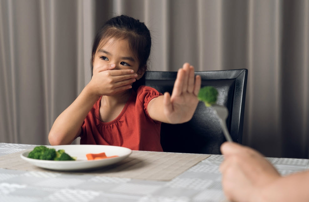 Trẻ ít uống nước mùa lạnh: đường ruột 'than khát', miễn dịch suy giảm- Ảnh 2.