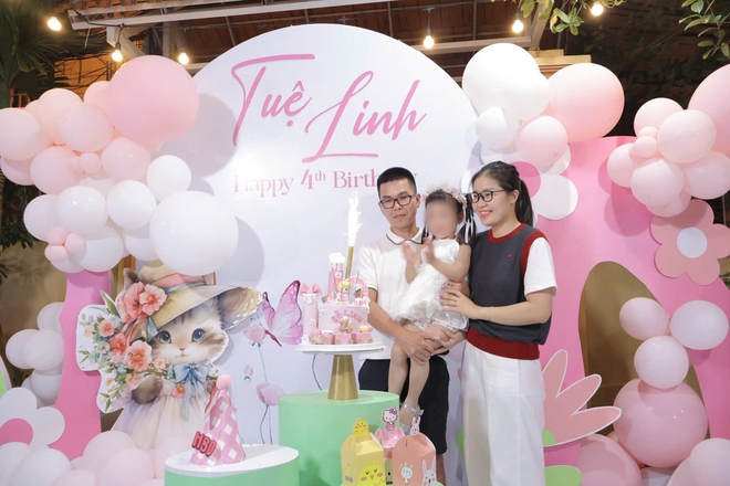 Con 18 tuần đòi chui ra, bác sĩ 