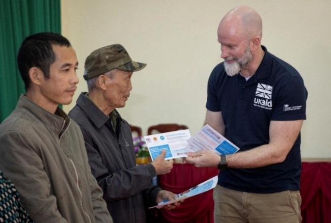 Vương quốc Anh tăng mức viện trợ hỗ trợ Việt Nam khắc phục hậu quả bão lũ