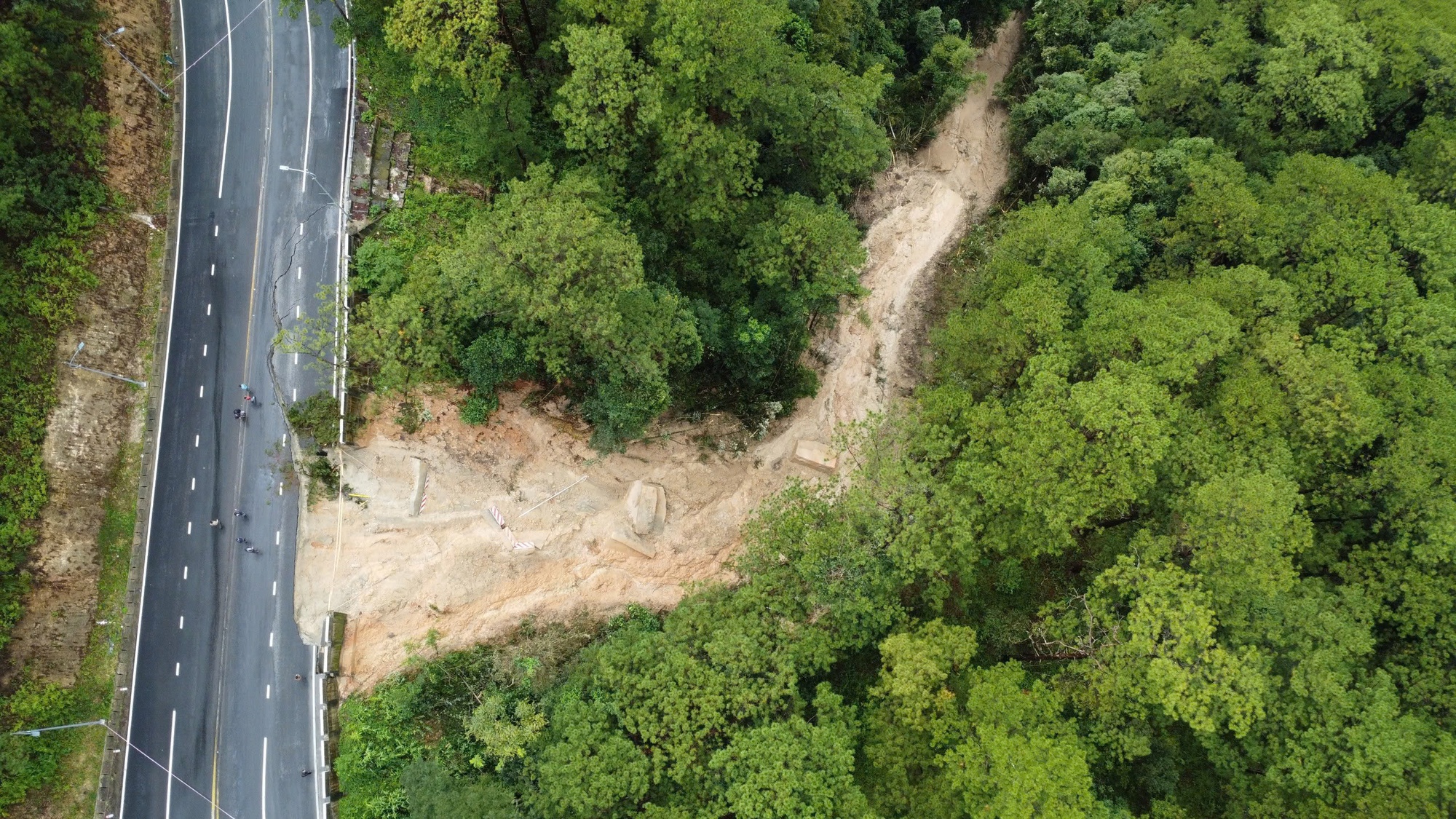 Mưa lũ chiều 21-11: Đắk Lắk công bố tình huống khẩn cấp tại 40 xã, phường- Ảnh 11.