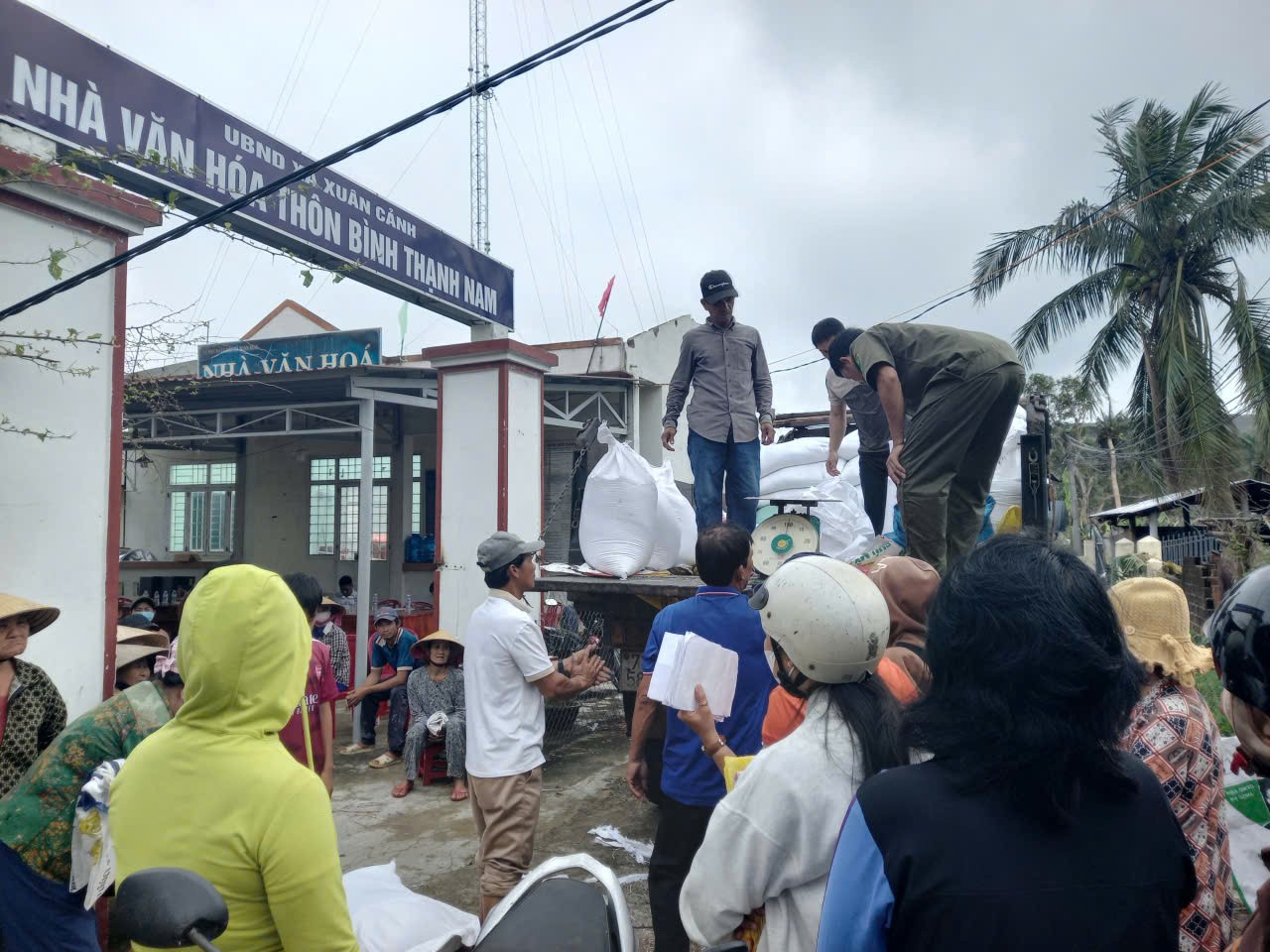 Chính phủ hỗ trợ 1.100 tỷ đồng và 4.000 tấn gạo cho các tỉnh: Khánh Hòa, Lâm Đồng, Gia Lai, Đắk Lắk Chính phủ hỗ trợ 1.100 tỷ đồng và 4.000 tấn gạo cho các tỉnh: Khánh Hòa, Lâm Đồng, Gia Lai, Đắk Lắk