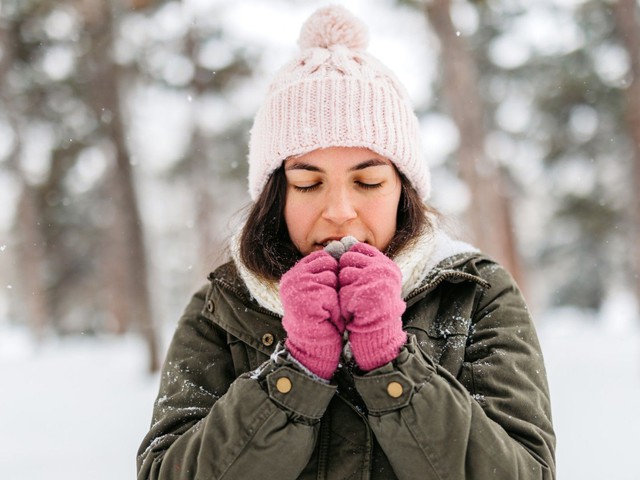Trời lạnh mà liên tục làm những việc này thì nhanh già lắm - phụ nữ ngoài 30 tuổi cần tránh ngay mới kịp- Ảnh 1.