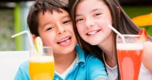 Biểu hiện cho thấy trẻ đang uống quá nhiều đồ ngọt