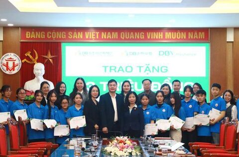 Quỹ Văn hóa DB Kim Jun Ki trao tặng học bổng cho học sinh hoàn cảnh khó khăn Trường Đại học Hùng Vương, Phú Thọ