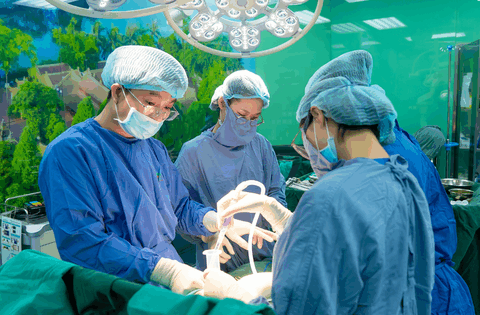 Bóc 18 khối u xơ, bảo toàn tử cung cho bệnh nhân