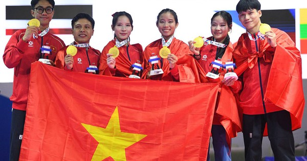 Video: Quá tự hào khoảnh khắc Quốc ca Việt Nam vang lên giữa nhà thi đấu SEA Games 33, Việt Nam vô địch!