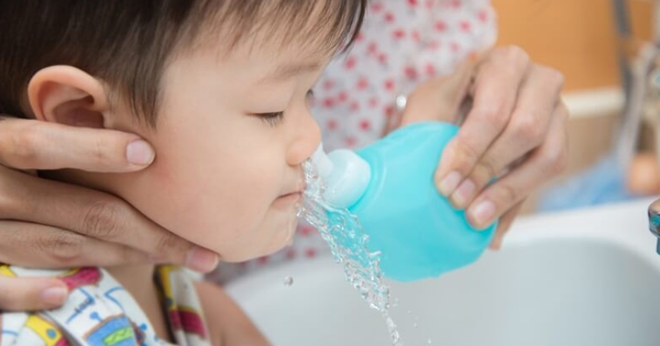 Rửa mũi cho trẻ thò lò mũi xanh: Bí quyết giúp bé khỏe mạnh