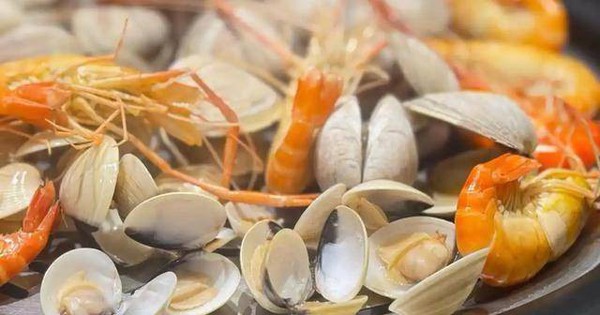 Ngày càng nhiều người bị nhồi máu não, bác sĩ nghẹ ngào: Ăn ít 4 món ngon “nút lưỡi” này đi thôi!