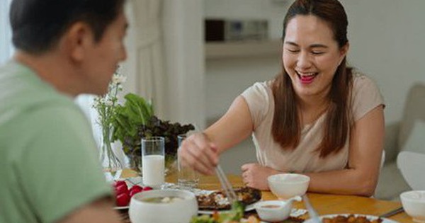 Cặp vợ chồng cùng nhận “án tử” ung thư đại tràng, bác sĩ lắc đầu: “Ăn 2 món này chẳng khác nào tự hại mình”