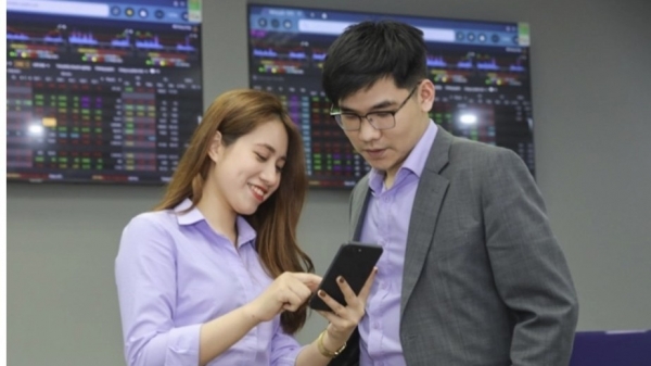 Chứng khoán phái sinh ngày 18/12: Sắc xanh thắng thế trong phiên đáo hạn, giao dịch chuyển trục sang kỳ hạn mới