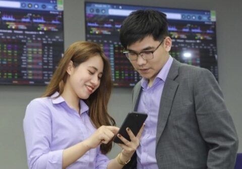 Chứng khoán phái sinh ngày 18/12: Sắc xanh thắng thế trong phiên đáo hạn, giao dịch chuyển trục sang kỳ hạn mới