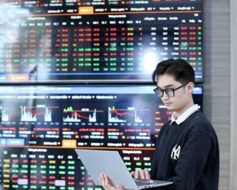 Chứng khoán ngày 18/12: Đáo hạn phái sinh êm đẹp, kỳ vọng nhịp phục hồi của VN-Index