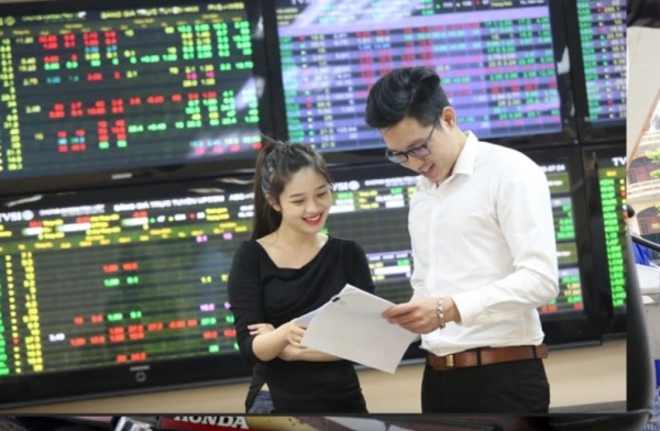 Chứng khoán ngày 17/12: VN-Index “nghỉ chân” với thanh khoản thấp, cổ phiếu phân hóa mạnh mẽ