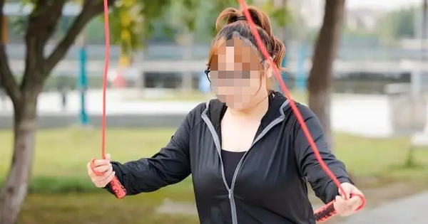 Nhảy dây 3.000 lần mỗi ngày trong một tháng, một chuyện khủng khiếp đã xảy ra với nữ sinh 15 tuổi