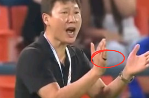 Lộ bí mật về chiếc nhẫn “phong thủy” của HLV Kim Sang-sik