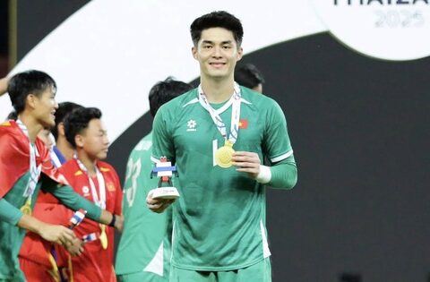 Thủ môn U22 Việt Nam Trần Trung Kiên gây sốt ở Thái Lan, được bình chọn đẹp trai nhất SEA Games