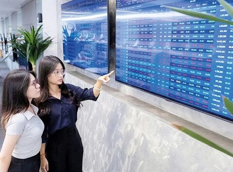 Chứng khoán ngày 22/12: Sắc xanh lan tỏa, VN-Index bứt phá mạnh, vượt mốc 1.750 điểm