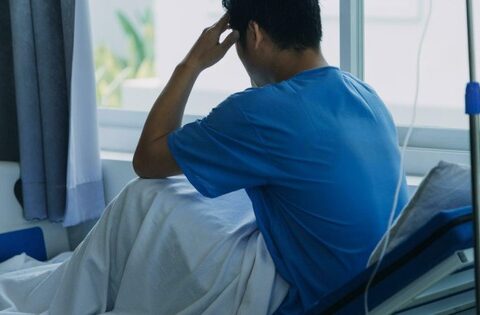 Chàng trai 22 tuổi đã mắc suy thận, bác sĩ lắc đầu: “Liên tục làm 2 việc này, thận khoẻ mấy cũng không chịu nổi”