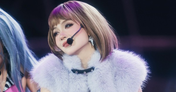 Minh Hằng được truyền thông xứ Trung khen đẹp như nữ thần