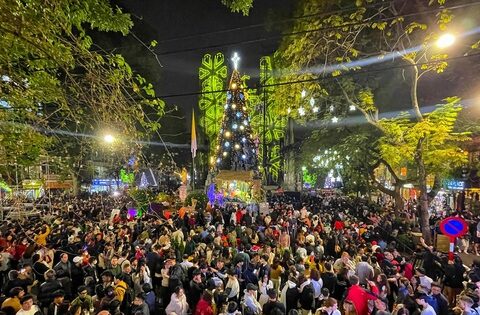 Tối nay Noel tắc lắm ở nhà đi, tuần sau có thể nghỉ Tết tận 4 ngày tha hồ mà lượn!