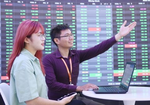 Chứng khoán phái sinh phiên 23/12: Chênh lệch dương tiếp tục duy trì ở kỳ hạn gần