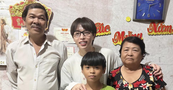 Vụ tài xế công nghệ bị huỷ chuyến vì chạy xe cũ: Đức Phúc đến tận nhà, tiết lộ sự thật gây bất ngờ