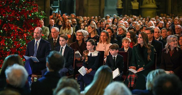 Không khí Giáng sinh trên toàn thế giới: Hoàng gia Anh là tâm điểm chú ý khi 3 nhóc tì xuất hiện cùng cha mẹ