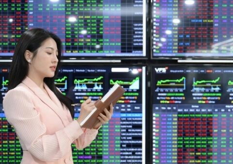 Chứng khoán phái sinh ngày 24/12: Giằng co mạnh, nhà đầu tư thận trọng trước vùng đỉnh cũ