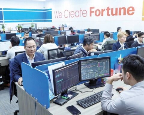 Giao dịch mua cổ phiếu quỹ “nóng” trở lại