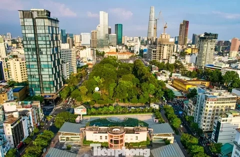 Cận cảnh sân khấu giữa trung tâm TPHCM sắp thành bãi giữ xe metro