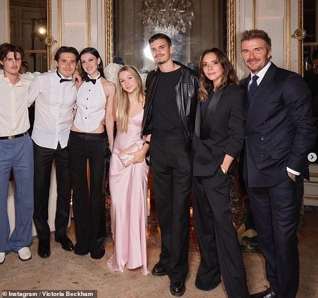 Thêm dầu vào lửa: Nàng dâu bất trị nhà Beckham đăng bài ẩn ý về gia đình, giữa lúc chồng Thêm dầu vào lửa: Nàng dâu bất trị nhà Beckham đăng bài ẩn ý về gia đình, giữa lúc chồng