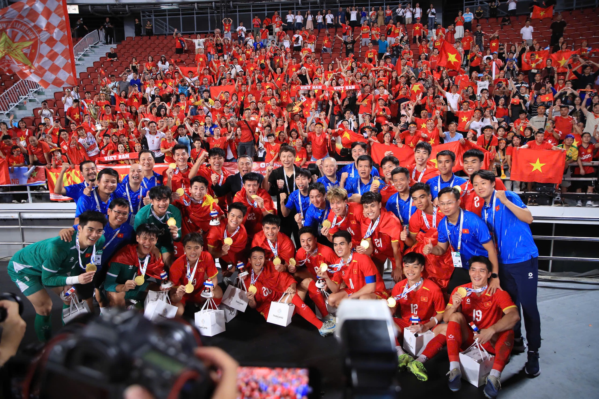 Phỏng vấn HLV Kim Sang-sik: Chuyện người vợ ở Hàn Quốc, Phỏng vấn HLV Kim Sang-sik: Chuyện người vợ ở Hàn Quốc,