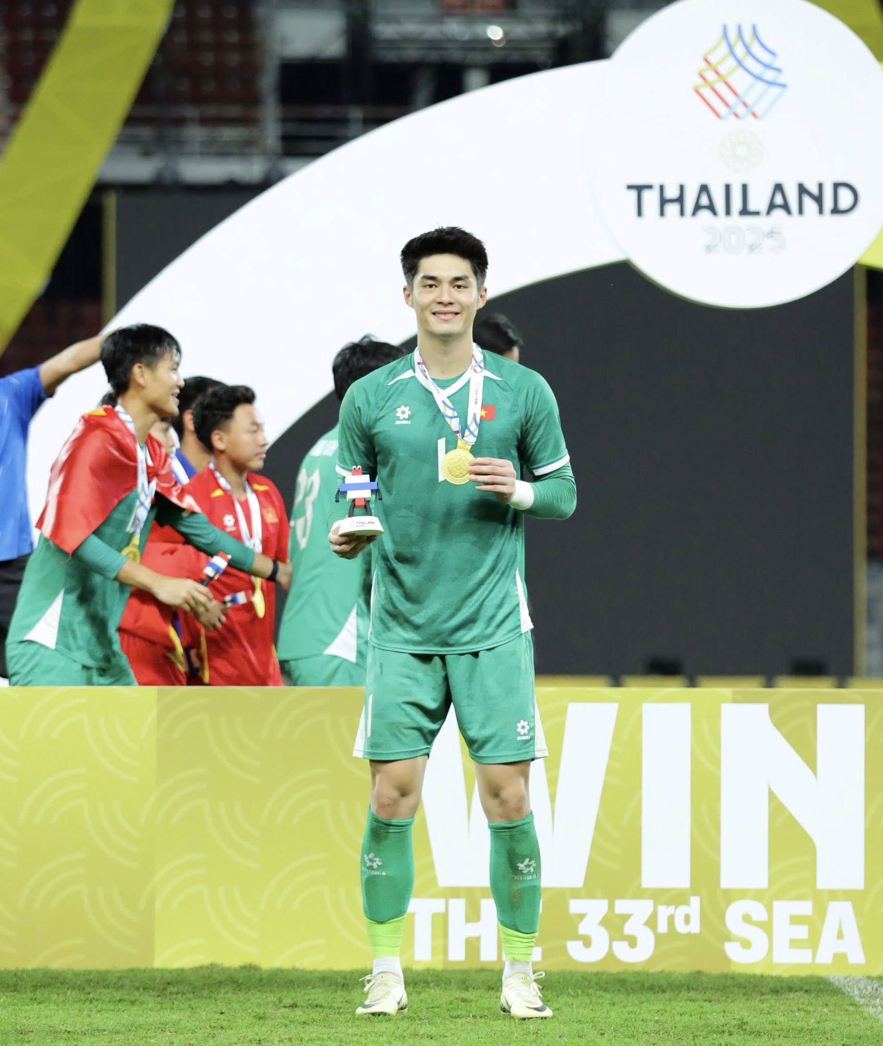 Thủ môn U22 Việt Nam Trần Trung Kiên gây sốt ở Thái Lan, được bình chọn đẹp trai nhất SEA Games- Ảnh 2.