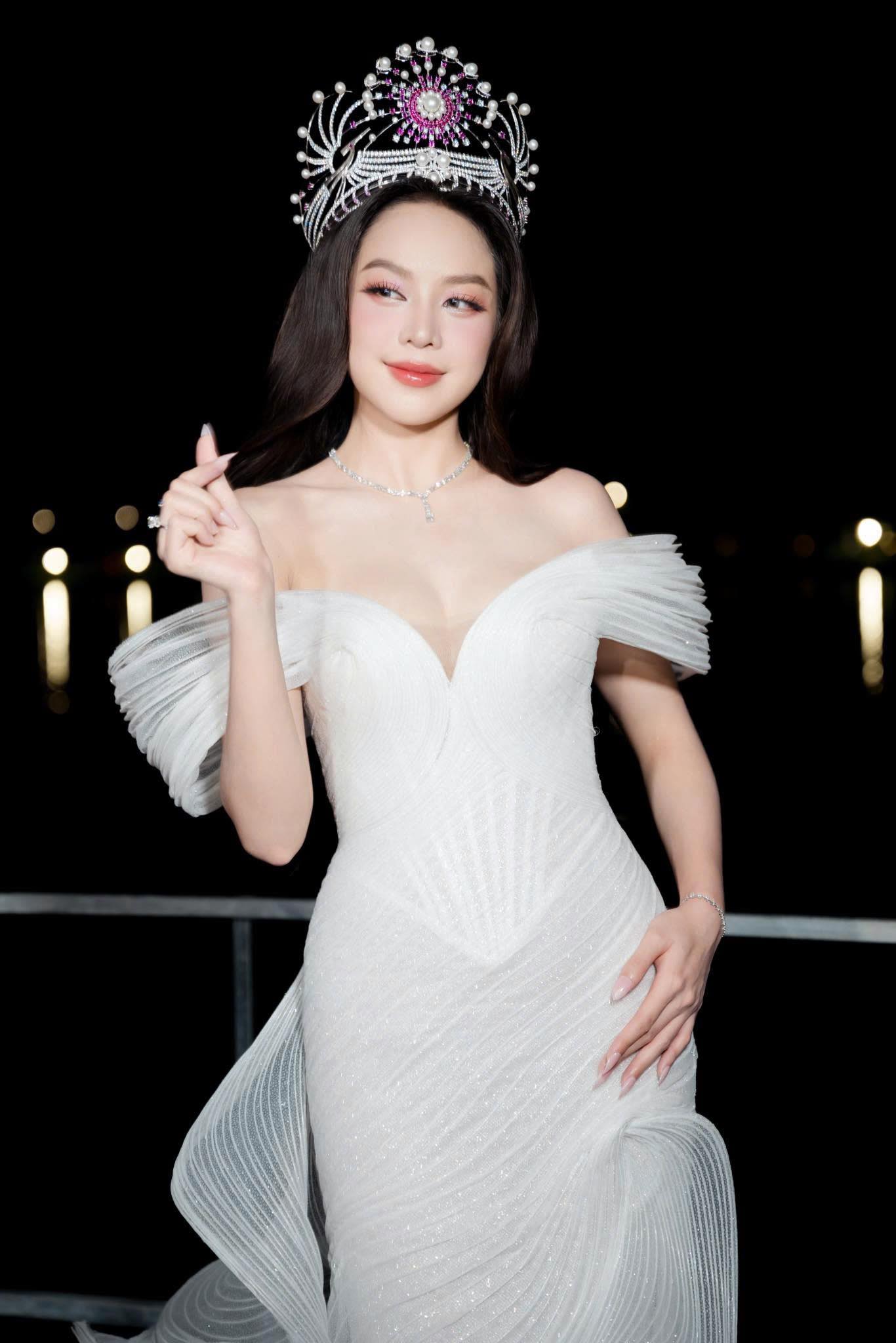 Chuyện lạ gì đang xảy ra với Á hậu Trịnh Thuỳ Linh?- Ảnh 2.