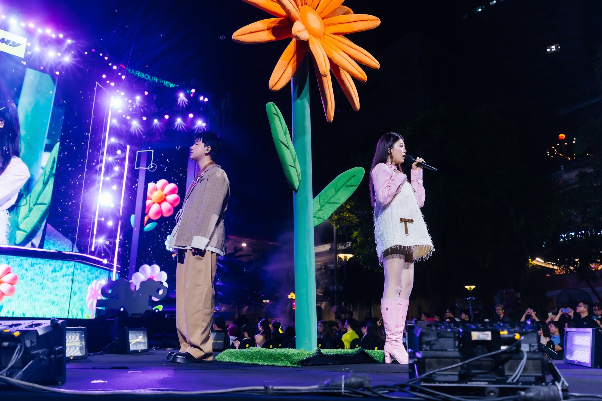 WeYoung 2025: Khi các nghệ sĩ trẻ làm chủ sân khấu và toả sáng bằng câu chuyện âm nhạc của chính mình- Ảnh 4.