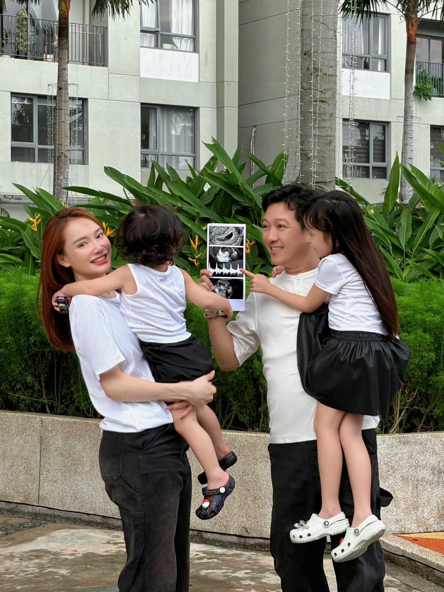 Con gái Trường Giang - Nhã Phương catwalk 15 giây, netizen xem xong chốt ngay 1 câu!- Ảnh 3. Con gái Trường Giang - Nhã Phương catwalk 15 giây, netizen xem xong chốt ngay 1 câu!- Ảnh 3.