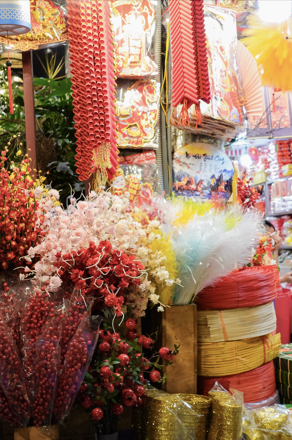 Cảnh tượng tại Hàng Mã ngay lúc này: Người đi đường bật cười khi chứng kiến điều không ngờ vào đêm Noel- Ảnh 11. Cảnh tượng tại Hàng Mã ngay lúc này: Người đi đường bật cười khi chứng kiến điều không ngờ vào đêm Noel- Ảnh 11.