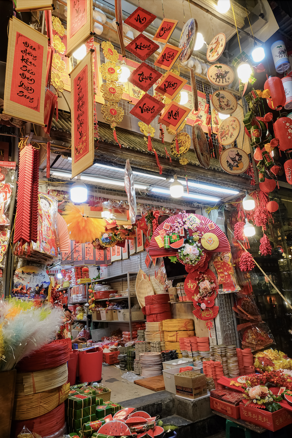 Cảnh tượng tại Hàng Mã ngay lúc này: Người đi đường bật cười khi chứng kiến điều không ngờ vào đêm Noel- Ảnh 14. Cảnh tượng tại Hàng Mã ngay lúc này: Người đi đường bật cười khi chứng kiến điều không ngờ vào đêm Noel- Ảnh 14.