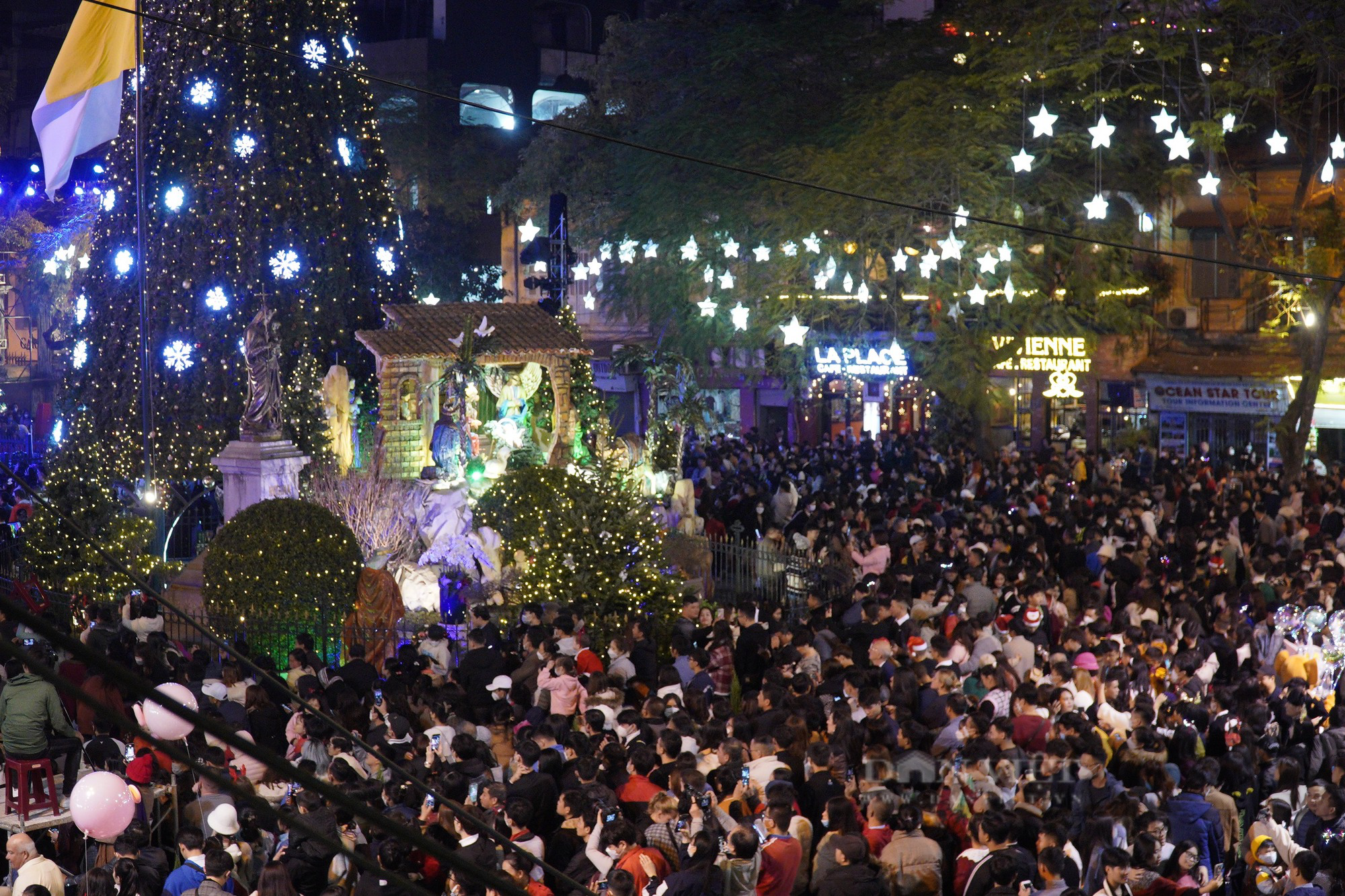 Tối nay Noel tắc lắm ở nhà đi, tuần sau có thể nghỉ Tết tận 4 ngày tha hồ mà lượn!- Ảnh 1. Tối nay Noel tắc lắm ở nhà đi, tuần sau có thể nghỉ Tết tận 4 ngày tha hồ mà lượn!- Ảnh 1.