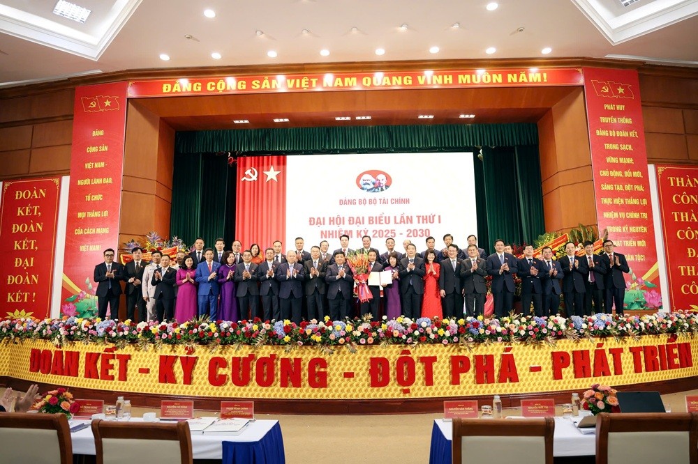 Bộ Tài chính thi đua lập thành tích chào mừng Đại hội lần thứ XIV của Đảng