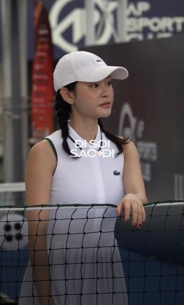 Độc quyền: Bắt gặp Hiền Hồ xuất hiện “như hình với bóng” với trai lạ trên sân Pickleball- Ảnh 6. Độc quyền: Bắt gặp Hiền Hồ xuất hiện “như hình với bóng” với trai lạ trên sân Pickleball- Ảnh 6.