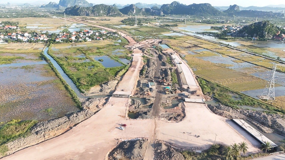 Quảng Ninh: Tổng nguồn vốn đầu tư công giai đoạn 2026 - 2030 dự kiến gần 115.000 tỷ đồng Quảng Ninh: Tổng nguồn vốn đầu tư công giai đoạn 2026 - 2030 dự kiến gần 115.000 tỷ đồng