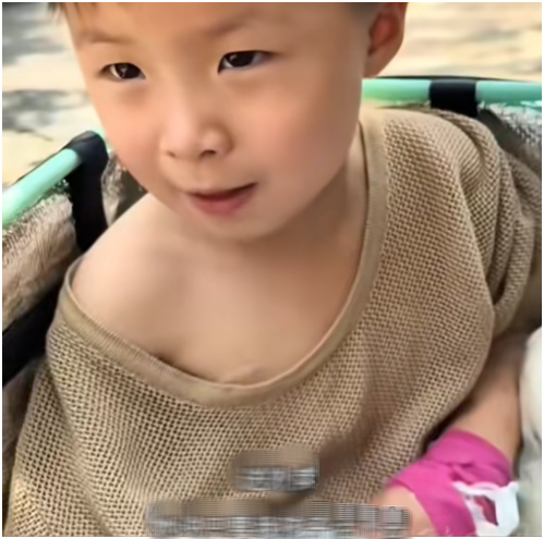 3 ca phẫu thuật, 9 đợt hóa trị, 12 lần xạ trị: Phía sau hình ảnh nữ shipper bỏ con gái vào thùng giao đồ- Ảnh 6. 3 ca phẫu thuật, 9 đợt hóa trị, 12 lần xạ trị: Phía sau hình ảnh nữ shipper bỏ con gái vào thùng giao đồ- Ảnh 6.