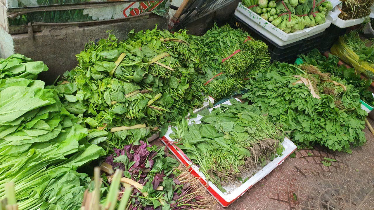 Giá thực phẩm và nhiên liệu leo thang sau mưa lũ kéo CPI tháng 11 tăng 0,45% Giá thực phẩm và nhiên liệu leo thang sau mưa lũ kéo CPI tháng 11 tăng 0,45%