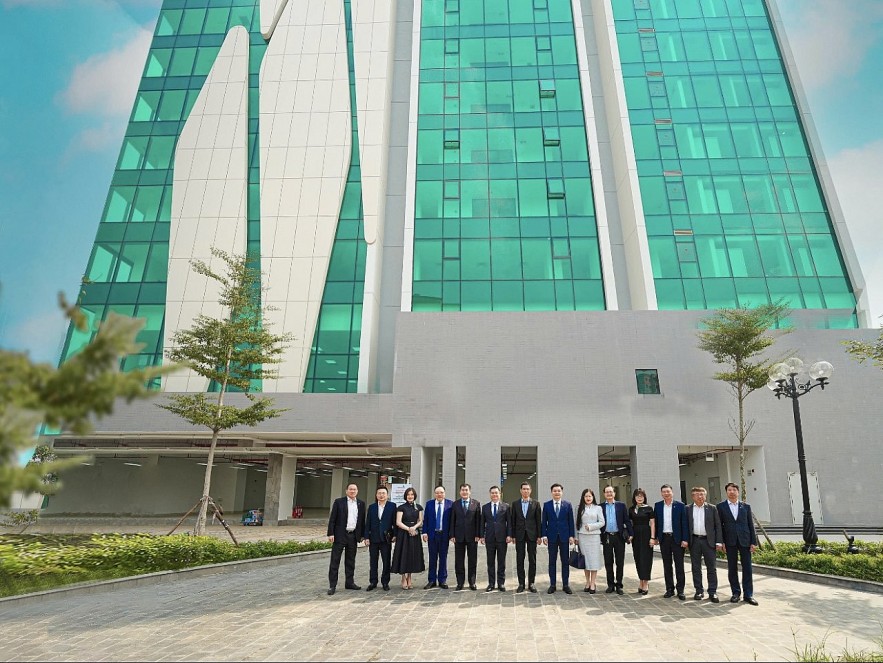 undefined Vietcombank khánh thành 2 công trình, dự án chào mừng Đại hội đại biểu toàn quốc lần thứ XIV của Đảng