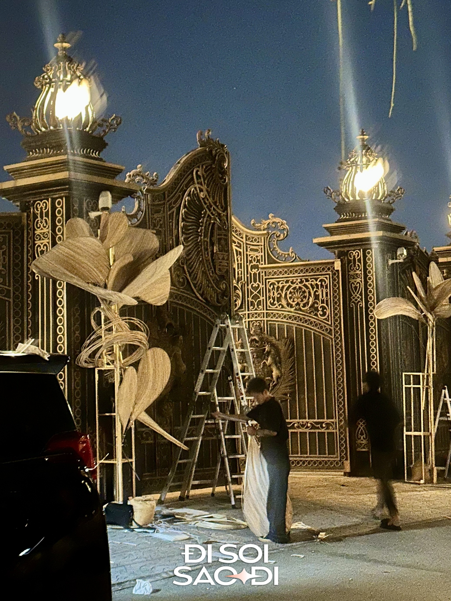 Trước giờ G lễ cưới Tiên Nguyễn: Biệt thự đã dựng cổng hoa, 1 thành viên gia đình tỷ phú lên tiếng- Ảnh 3.