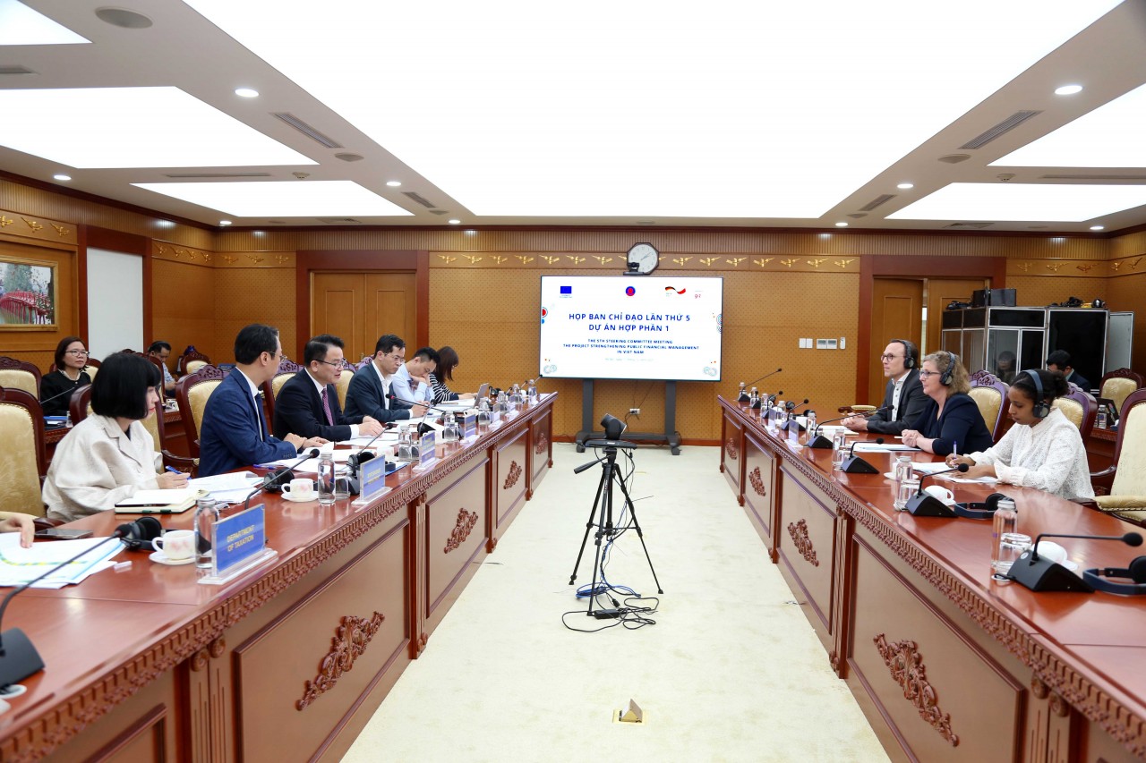 Bộ Tài chính tăng cường quản lý tài chính công với tầm nhìn trung hạn Bộ Tài chính tăng cường quản lý tài chính công với tầm nhìn trung hạn