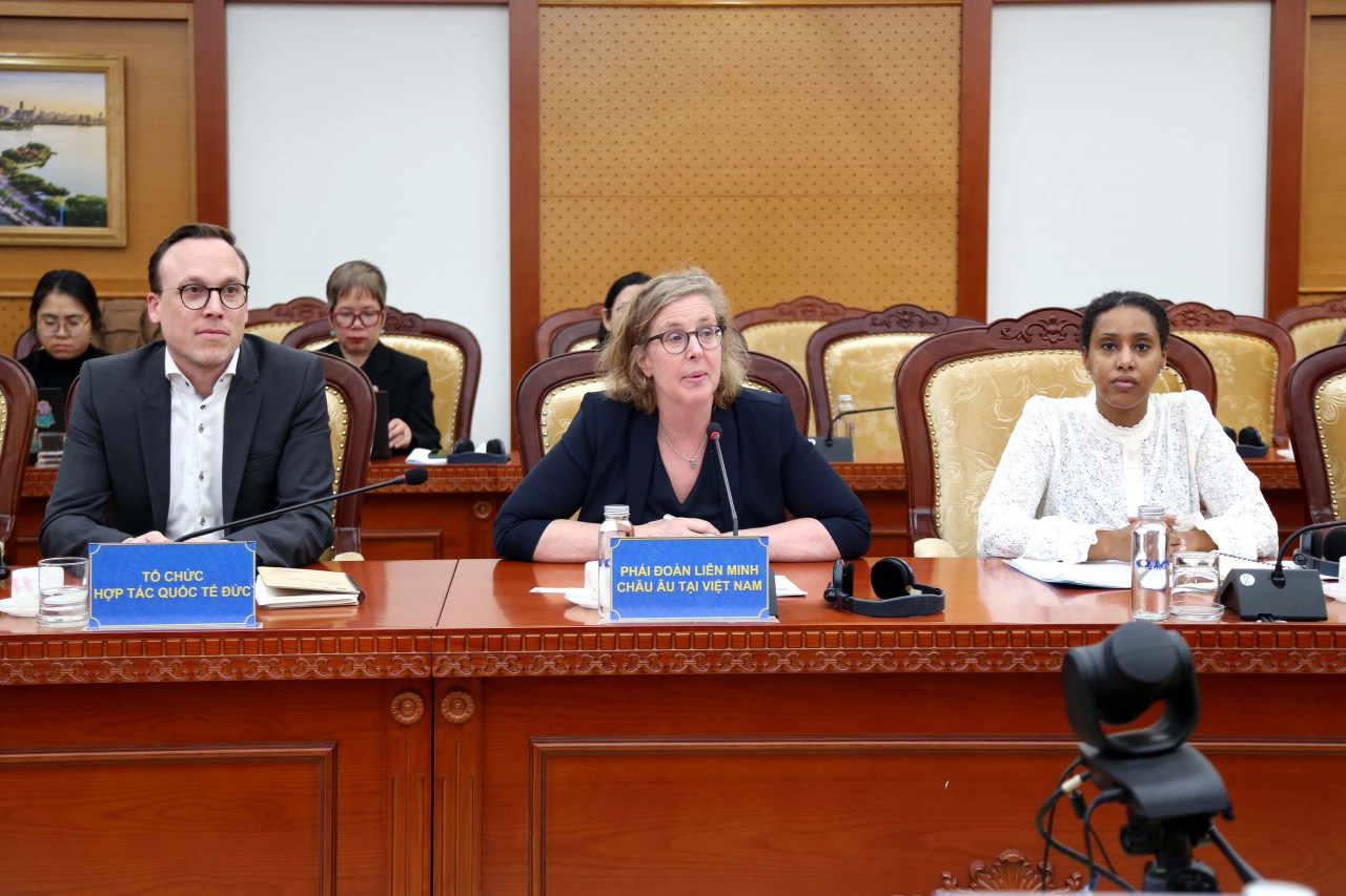 Bộ Tài chính tăng cường quản lý tài chính công với tầm nhìn trung hạn Bộ Tài chính tăng cường quản lý tài chính công với tầm nhìn trung hạn